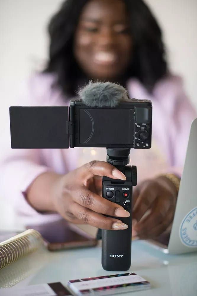 Está es una excelente plataforma publicitaria que ofrece una gran cantidad de herramientas publicitarias que cada día toman más fuerza en el mundo